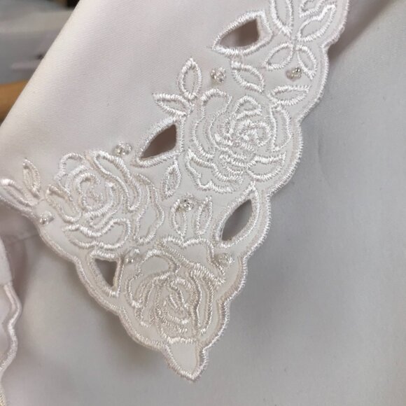 Koret Vintage 80s Cream Blouse: Size 16, Scalloped Eyelet Embroidery Detail - Picture 9 of 16